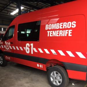 Rotulación de furgonetas de bomberos con vinilos especiales reflectantes homologados. Sevilla