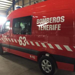 Rotulación de furgonetas de bomberos con vinilos especiales reflectantes homologados. Sevilla