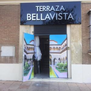 Rotulación de puerta en vinilo en impresión digital para Hotel Bellvista en Sevilla.