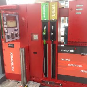 Rotulación en vinilo personalizado de Surtidores de gasolina para Petroprix en Jerez Cádiz