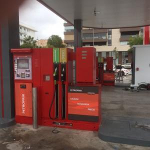 Rotulación en vinilo personalizado de Surtidores de gasolina para Petroprix en Jerez Cádiz