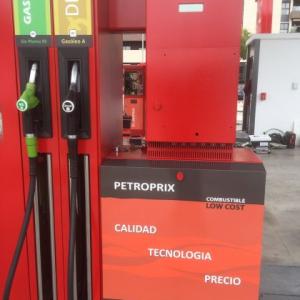 Rotulación en vinilo personalizado de Surtidores de gasolina para Petroprix en Jerez Cádiz