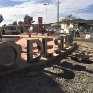 Rótulo de letras corpóreas en acero cortén. Puerto de Sevilla. Trabajo realizado para Tragsa.