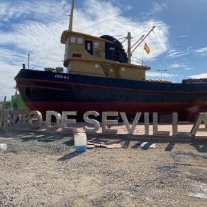 Rótulo de letras corpóreas en acero cortén. Puerto de Sevilla. Trabajo realizado para Tragsa.