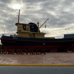 Rótulo de letras corpóreas en acero cortén. Puerto de Sevilla. Trabajo realizado para Tragsa.