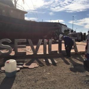 Rótulo de letras corpóreas en acero cortén. Puerto de Sevilla. Trabajo realizado para Tragsa.