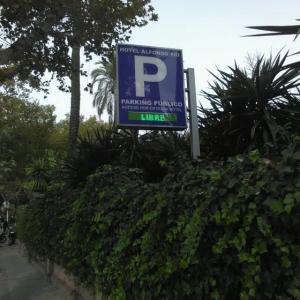 Rótulo luminoso, Banderola Parking con led libre, para Hotel Alfonso XIII en Sevilla.
