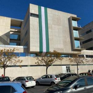 Bandera de 6x20 m para la Junta de Andalucía en su 4 de Diciembre.