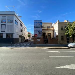 Cartel de Obra o valla publicitaria para Excedra en Sevilla.