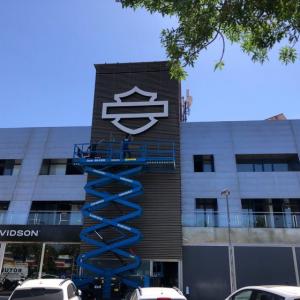 Instalación de Rótulos para Harley Davidson Sevilla.