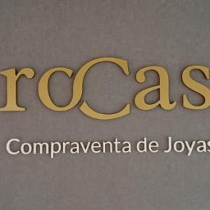 Letras recortadas y lacadas para Oro cash en Sevilla.