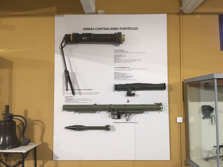 Cartel fabricado y personalizado para el Museo de Historia Militar de Sevilla.