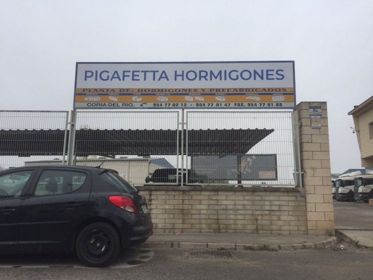 Cartel para Pigafetta Hormigones en Coria del Río Sevilla.