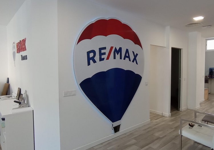 Fabricación de Globo en pvc más vinilo para Remax en Madrd.