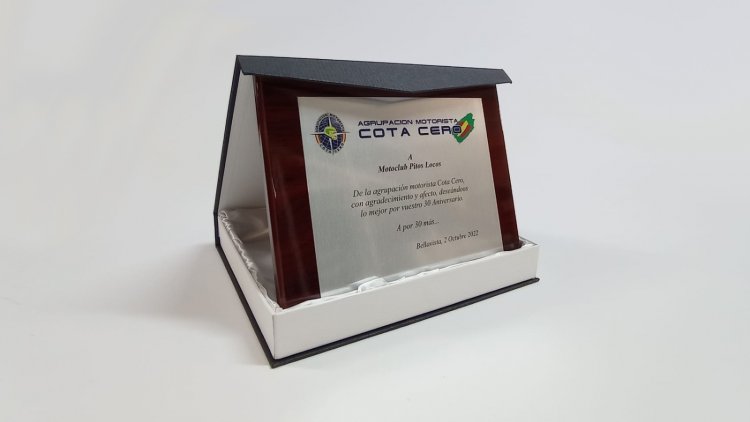 Placa conmemorativa en impresión digital. Agrupación Motorista Cota Cero Sevilla.