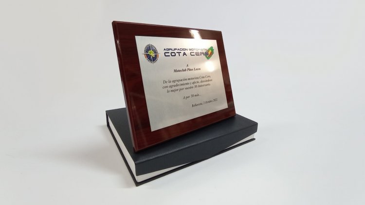 Placa conmemorativa en impresión digital. Agrupación Motorista Cota Cero Sevilla.