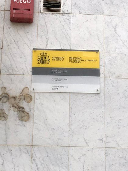 Placa en metacrilato para La Secretaría de Estado de Comercio en Sevilla.