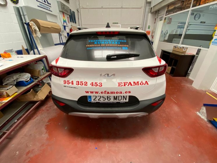 Rotulación de coche con vinilos de corte y microperforado homologado para cristales. Efamoa en Sevilla.