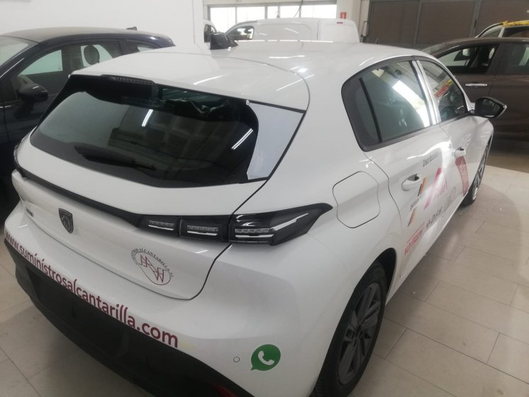 Rotulación de coche en vinilo de impresión digital y de corte fundidos. Suministros Alcantarilla Sevilla