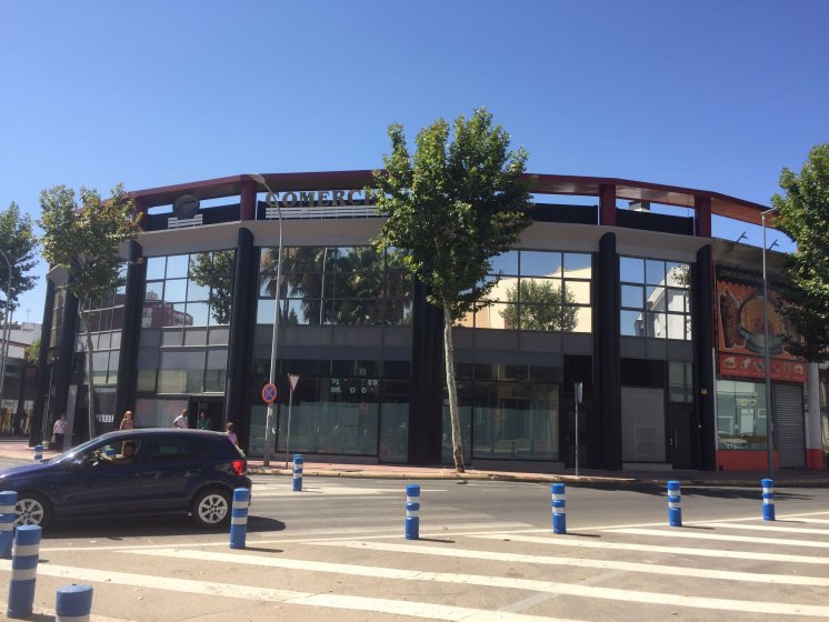 Rotulación de cristales, con láminas solares de reducción de calor efecto espejo para particular en Dos Hermanas Sevilla.