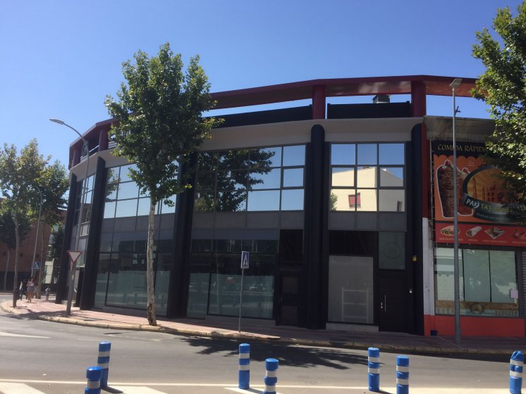 Rotulación de cristales, con láminas solares de reducción de calor efecto espejo para particular en Dos Hermanas Sevilla.