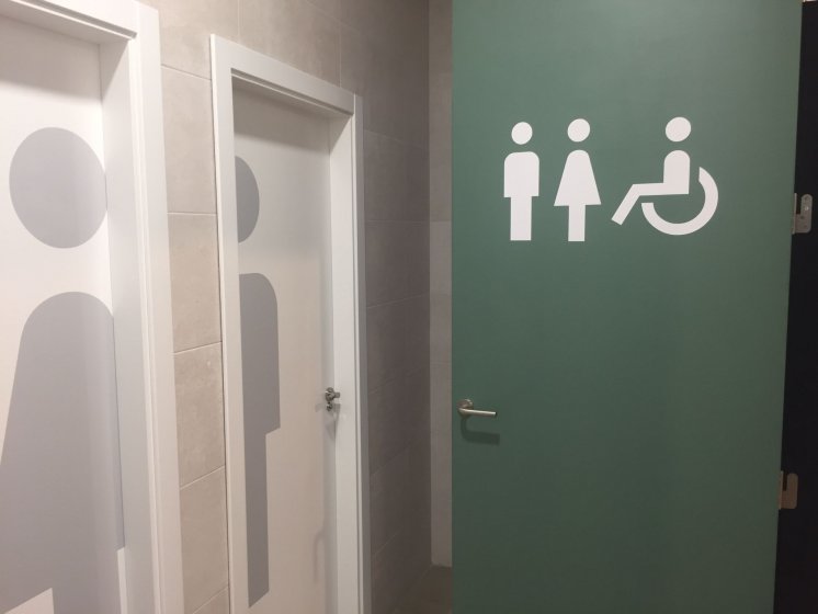 Rotulación de señalización de oficinas y muelles de carga, para Cen Solutions. Cuadros Eléctricos Nazarenos en Dos Hermanas Sevilla.