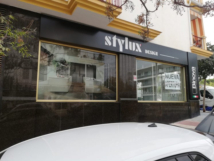 Rótulo cajas luminosas con textos calados, metacrilato y led. Cocinas Stylux en San Pedro de Alcántara Málaga.