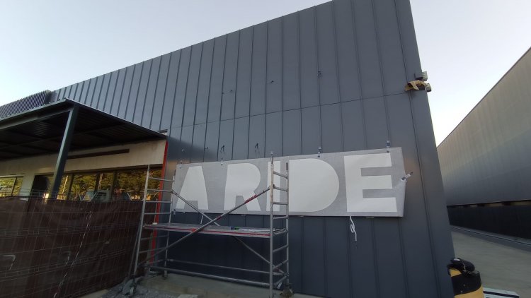 Rótulo letras corpóreas en aluminio lacado y frente de metacrilato e iluminadas con led. BMW Motorrad Boxer en Sevilla.