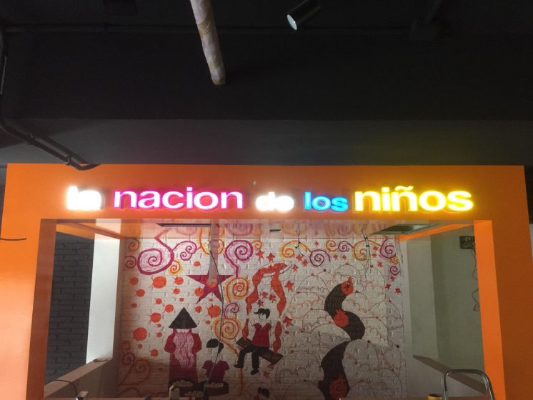 Rótulo en letras corpóreas con led para el restaurante Naciónsushi en Sevilla.