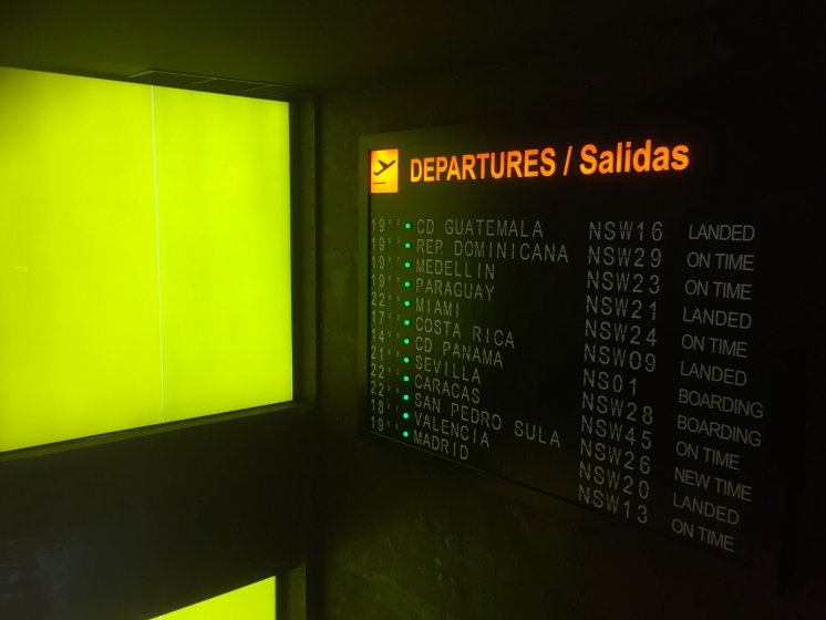 Rótulo en letras corpóreas con led para el restaurante Naciónsushi en Sevilla.