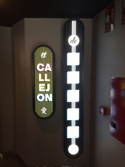 Rótulo en letras corpóreas con led para el restaurante Naciónsushi en Sevilla.