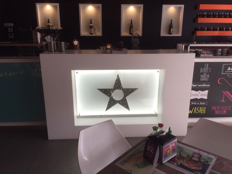 Rótulo en letras corpóreas con led para el restaurante Naciónsushi en Sevilla.