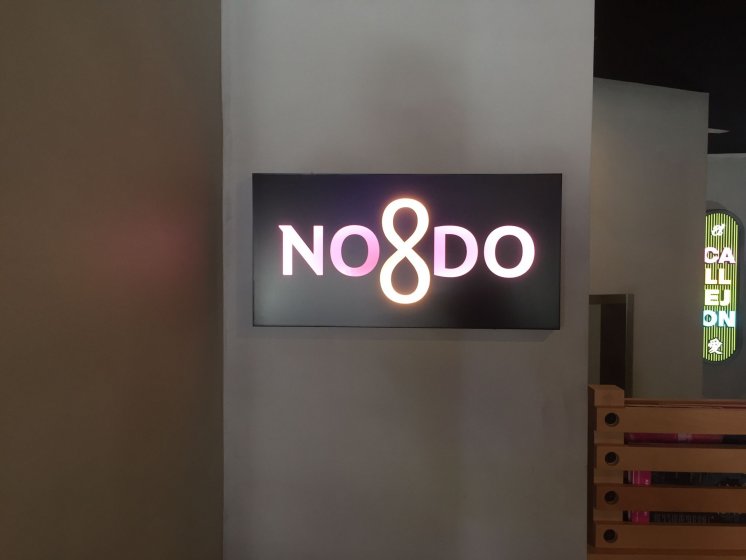 Rótulo en letras corpóreas con led para el restaurante Naciónsushi en Sevilla.