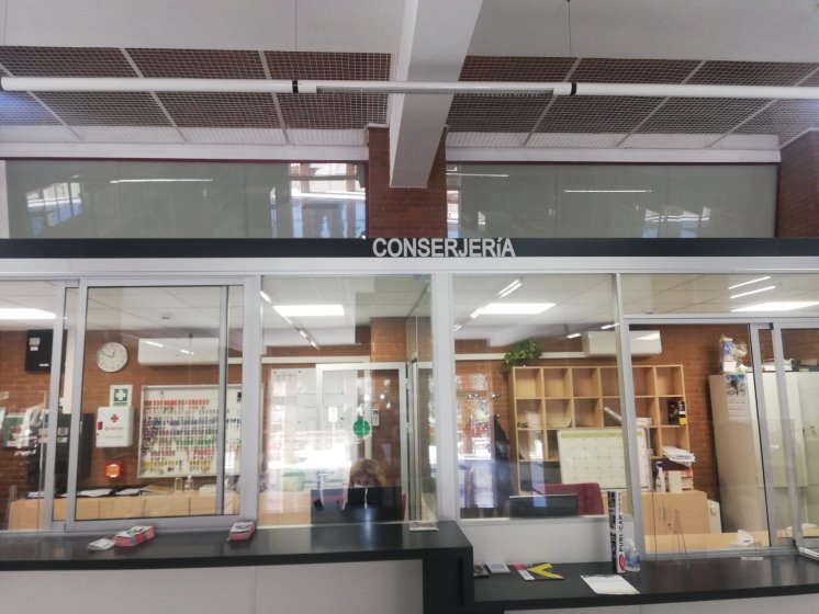 Rótulo letras corpóreas en pvc. Facultad de Biología de la Universidad de Sevilla.