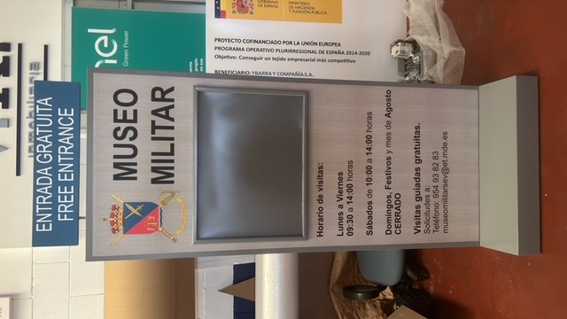 Tótem con ruedas para el Museo de Historia Militar de Sevilla.