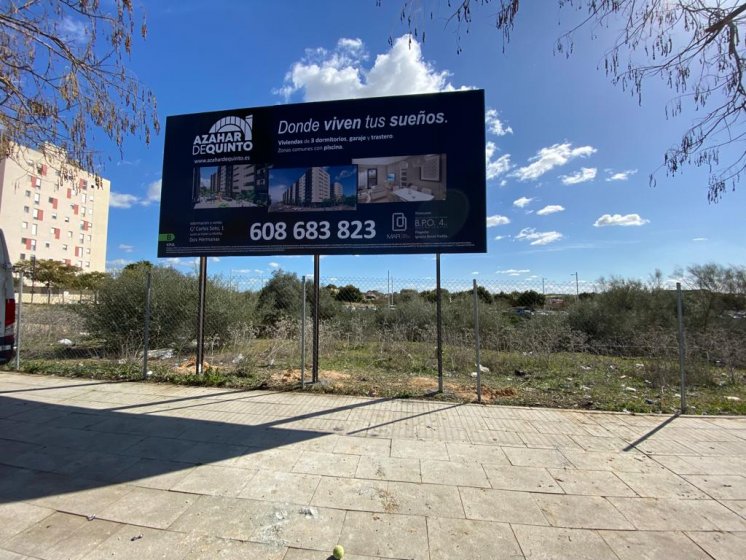 Valla cartel  de obra o publicitario en Dos Hermanas Sevilla.