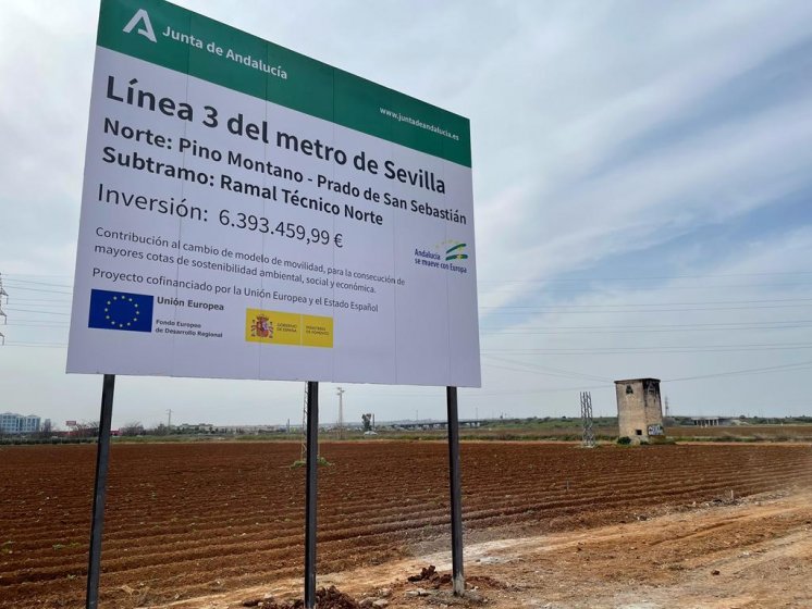 Valla cartel de obra o publicitario en Sevilla.