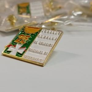 Pin del 25 aniversario del Consejo Andaluz de Colegios Oficiales de Veterinarios. Sevilla.