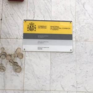 Placa en metacrilato para La Secretaría de Estado de Comercio en Sevilla.