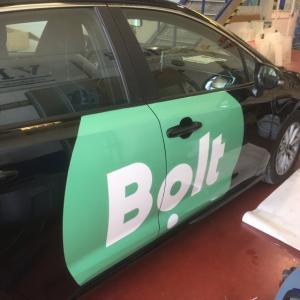 Rotulación de flota de coches con vinilos reutilizables. Para Bolt en Sevilla.