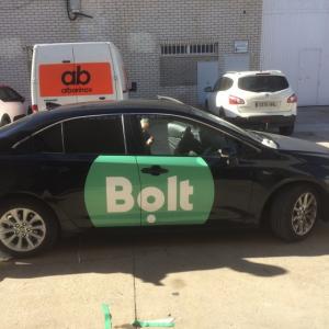 Rotulación de flota de coches con vinilos reutilizables. Para Bolt en Sevilla.