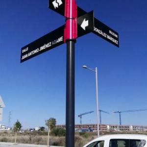 Rotulación de Tótem señalizador de calles. Ayuntamiento de Dos Hermanas Sevilla.