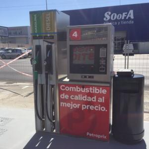 Rotulación en vinilo personalizado de Surtidores de gasolina para Petroprix en Dos Hermanas Sevilla.