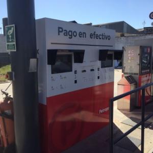 Rotulación en vinilo personalizado de Surtidores de gasolina para Petroprix en Dos Hermanas Sevilla.