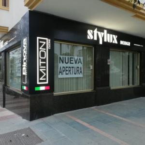 Rótulo cajas luminosas con textos calados, metacrilato y led. Cocinas Stylux en San Pedro de Alcántara Málaga.