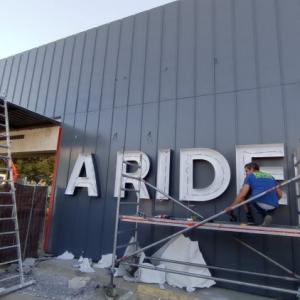 Rótulo letras corpóreas en aluminio lacado y frente de metacrilato e iluminadas con led. BMW Motorrad Boxer en Sevilla.