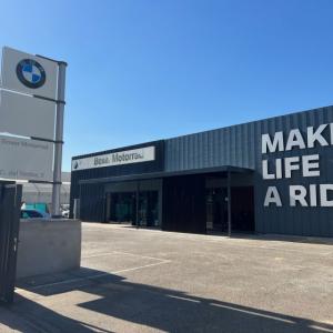 Rótulo letras corpóreas en aluminio lacado y frente de metacrilato e iluminadas con led. BMW Motorrad Boxer en Sevilla.