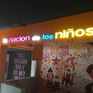 Rótulo en letras corpóreas con led para el restaurante Naciónsushi en Sevilla.