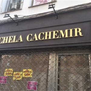 Rótulo en letras corpóreas para Chela Cachimir en Dos Hermanas Sevilla.