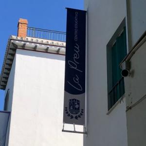 Banderolas de lonas en impresión digital. Trabajos para Centro Educativo La Preu, en Sevilla.